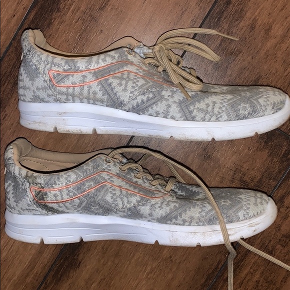 Vans - Picture 2 of 10